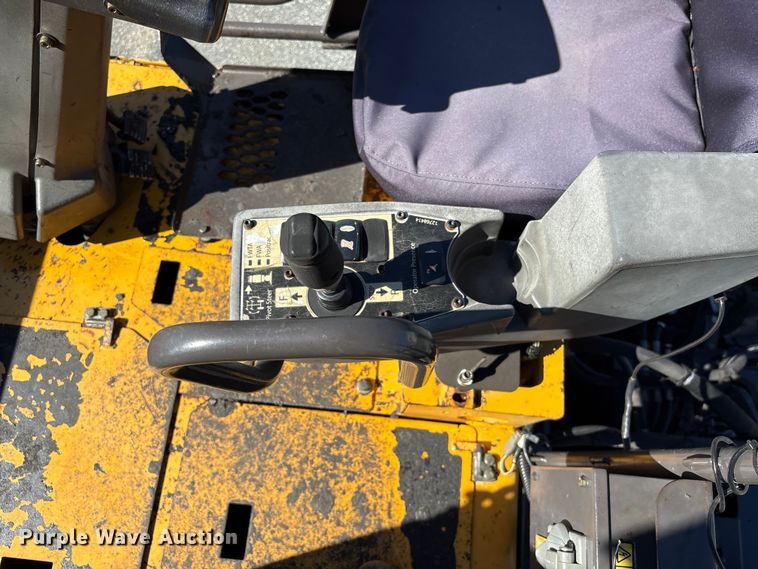 image for item EF1254 2015 Volvo P7170 paver