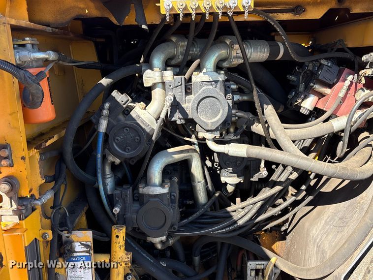 image for item EF1255 2011 Volvo PF6170 paver