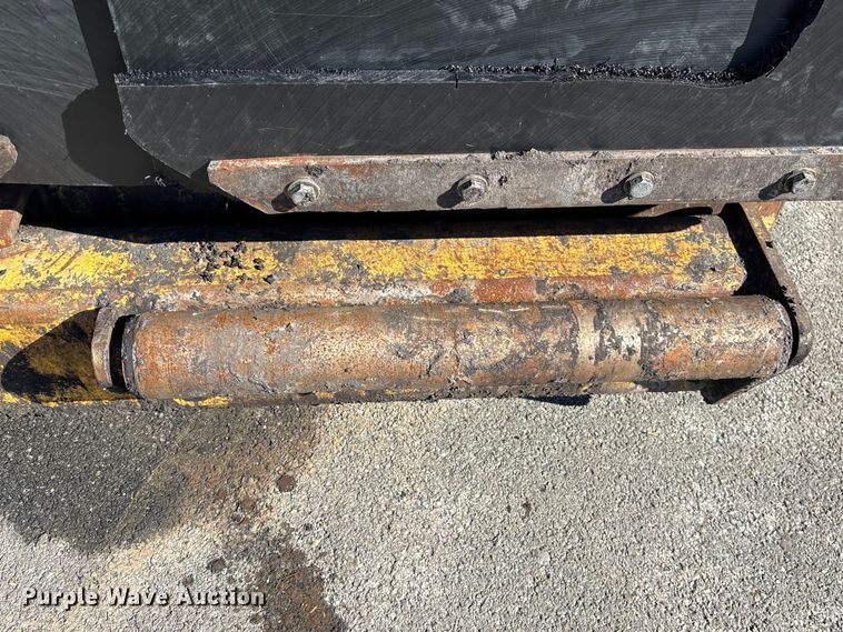 image for item EF1255 2011 Volvo PF6170 paver