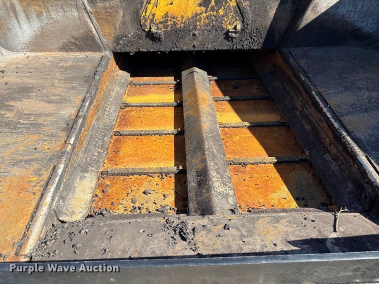 image for item EF1255 2011 Volvo PF6170 paver