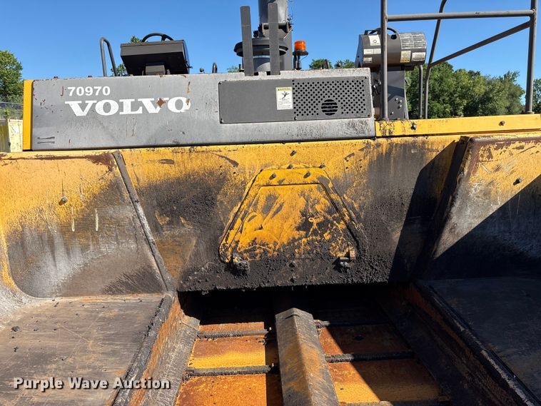 image for item EF1255 2011 Volvo PF6170 paver