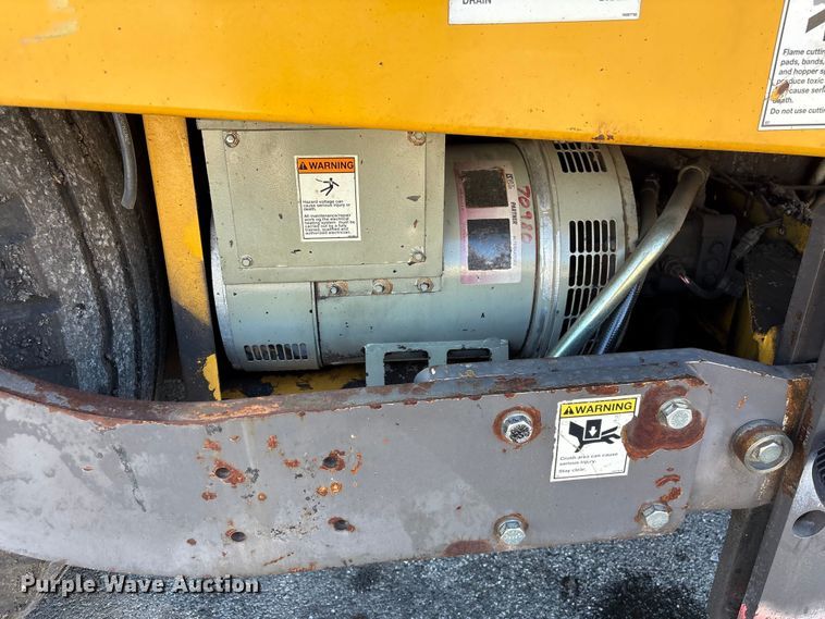 image for item EF1255 2011 Volvo PF6170 paver