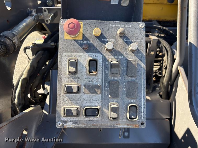 image for item EF1255 2011 Volvo PF6170 paver
