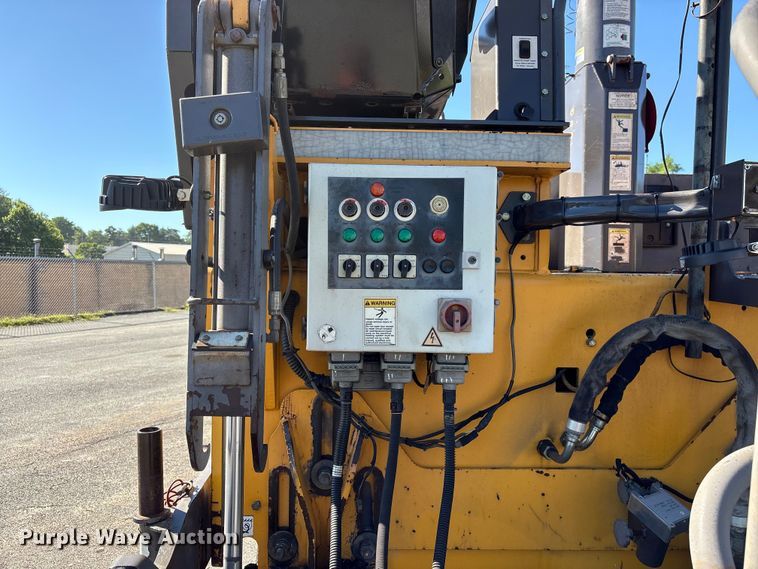 image for item EF1255 2011 Volvo PF6170 paver
