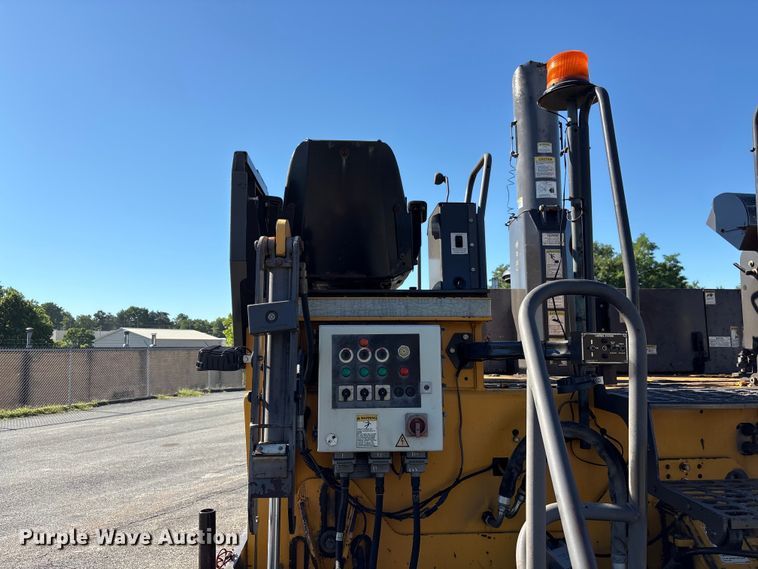 image for item EF1255 2011 Volvo PF6170 paver