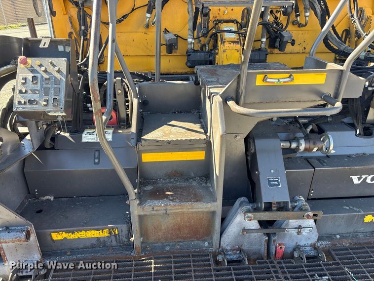 image for item EF1255 2011 Volvo PF6170 paver