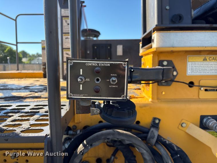 image for item EF1255 2011 Volvo PF6170 paver