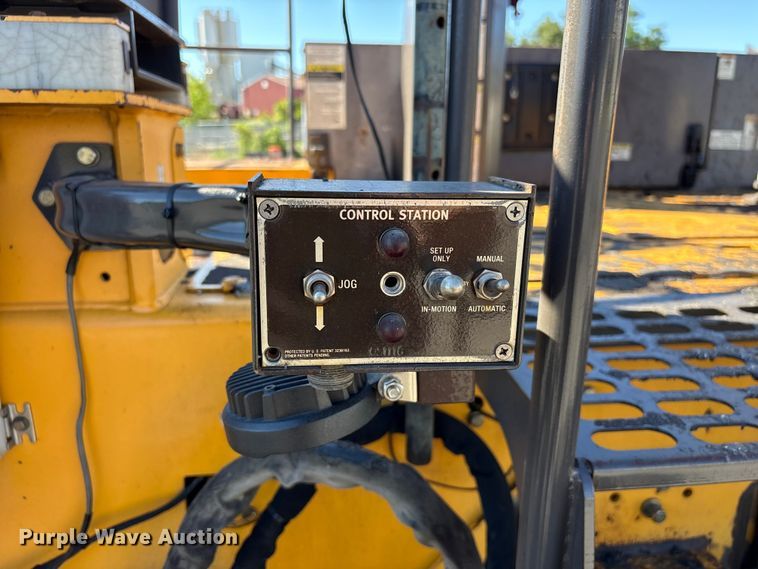 image for item EF1255 2011 Volvo PF6170 paver