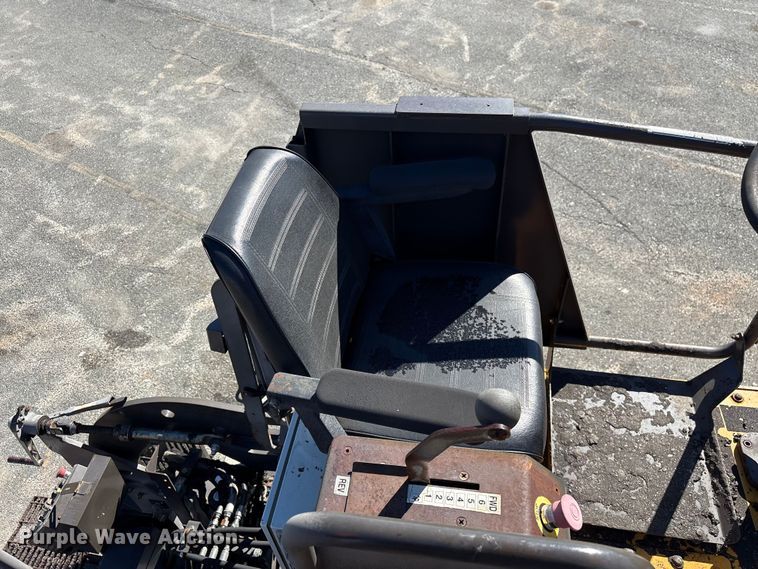 image for item EF1255 2011 Volvo PF6170 paver