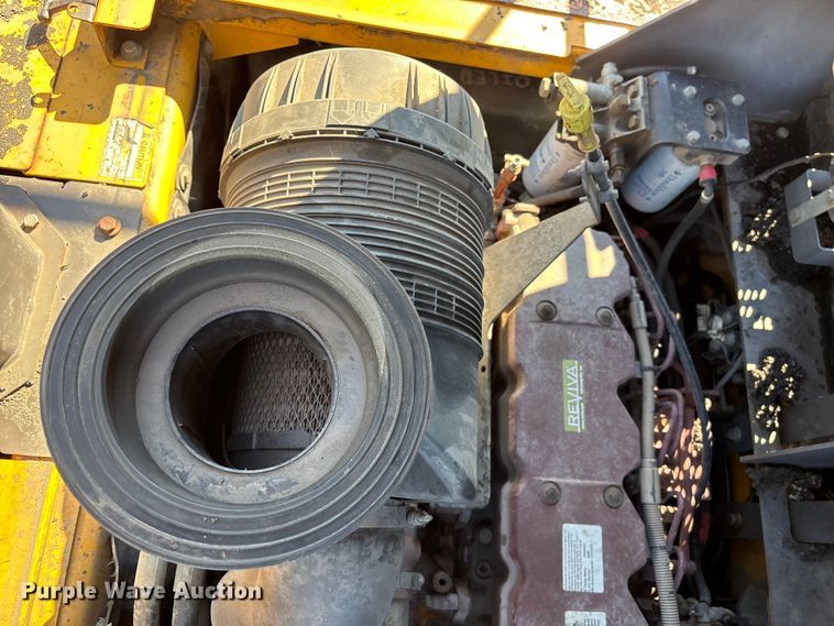 image for item EF1255 2011 Volvo PF6170 paver