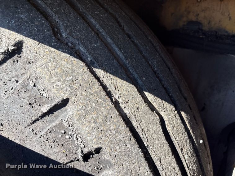image for item EF1255 2011 Volvo PF6170 paver