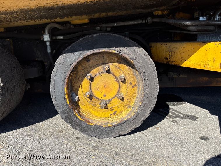 image for item EF1255 2011 Volvo PF6170 paver