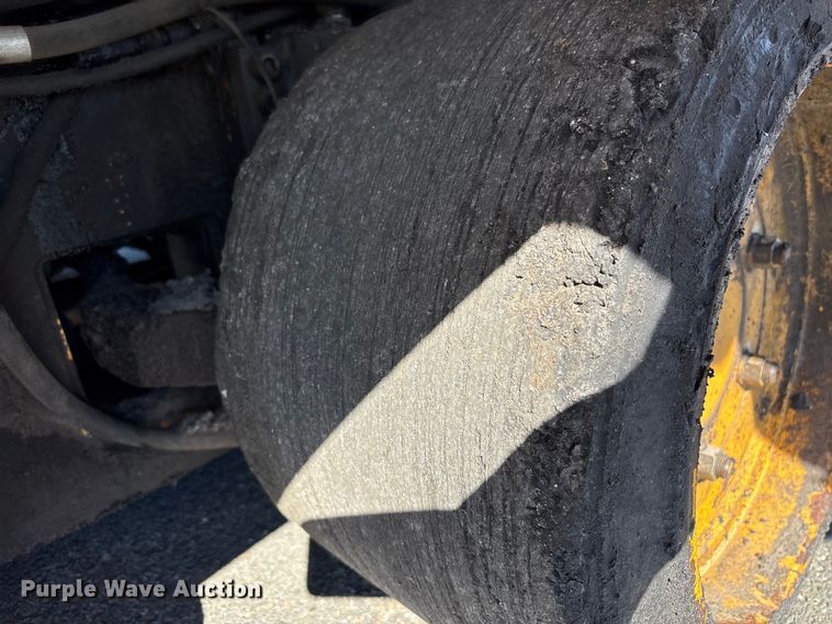 image for item EF1255 2011 Volvo PF6170 paver