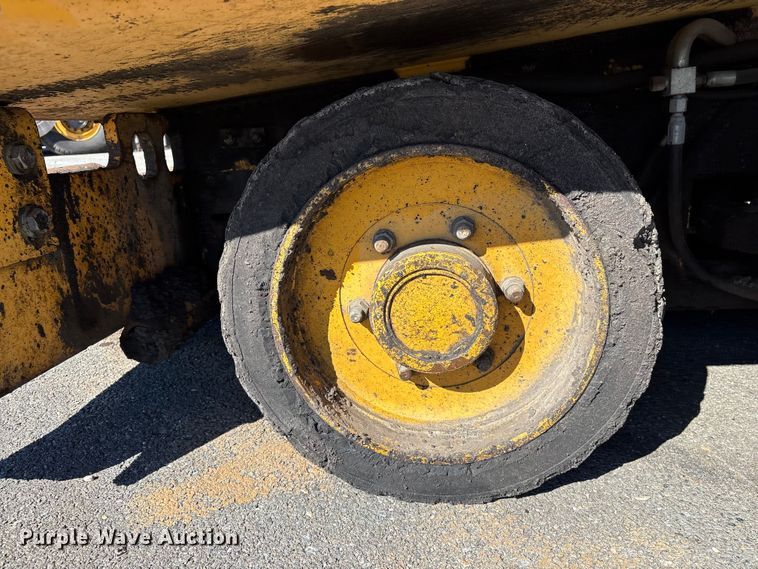 image for item EF1255 2011 Volvo PF6170 paver