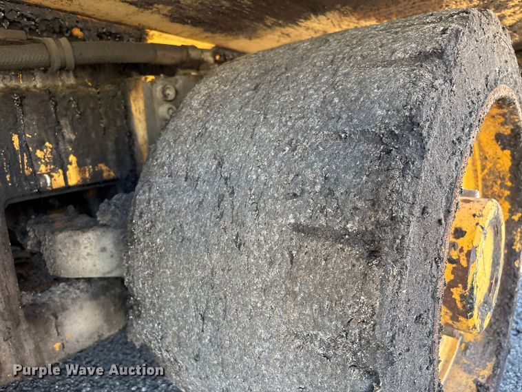 image for item EF1255 2011 Volvo PF6170 paver