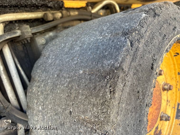 image for item EF1255 2011 Volvo PF6170 paver