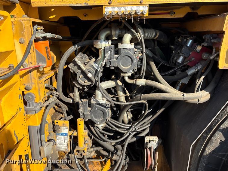 image for item EF1256 2012 Volvo PF6170 paver