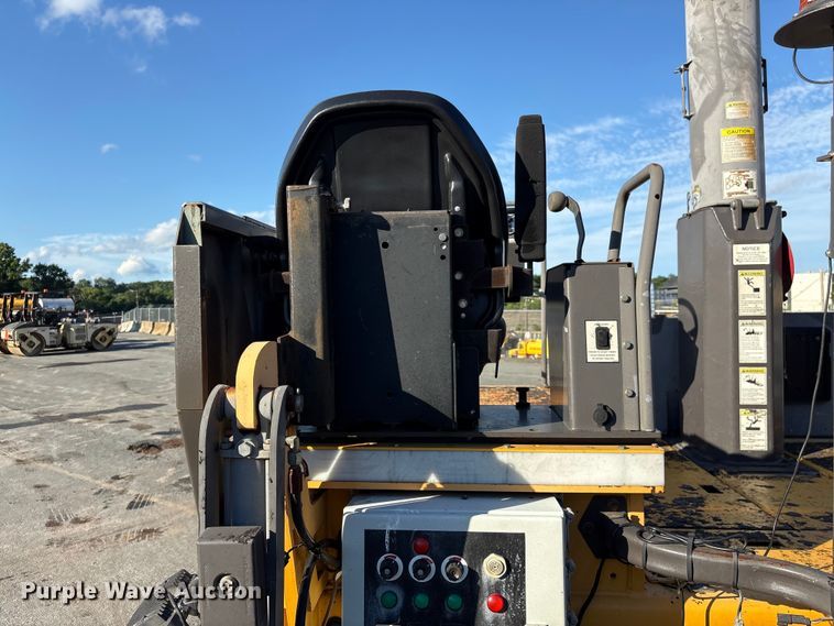 image for item EF1256 2012 Volvo PF6170 paver