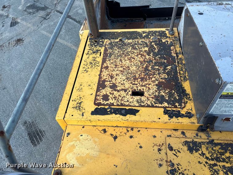 image for item EF1256 2012 Volvo PF6170 paver