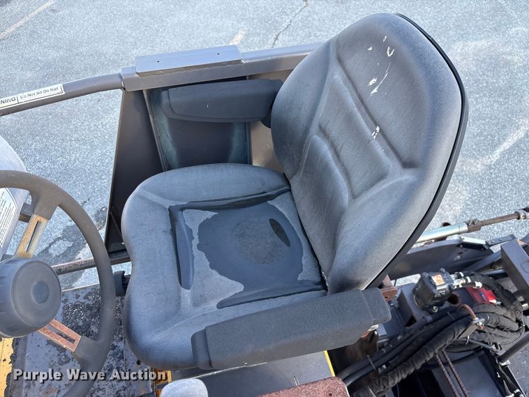 image for item EF1256 2012 Volvo PF6170 paver