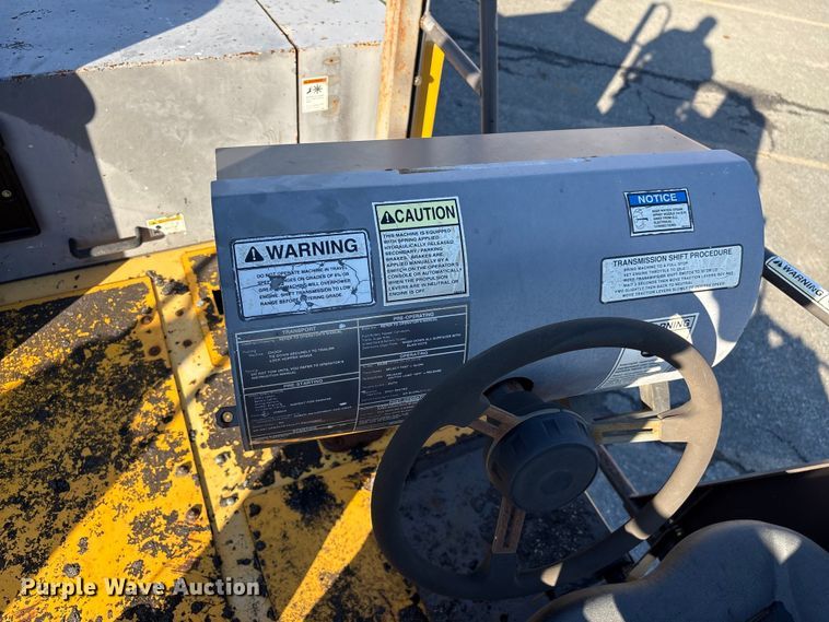 image for item EF1256 2012 Volvo PF6170 paver