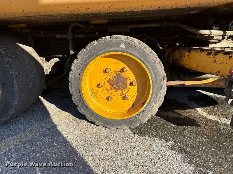 image for item EF1256 2012 Volvo PF6170 paver