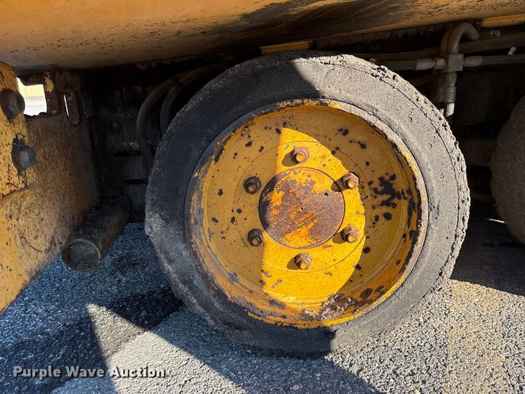 image for item EF1256 2012 Volvo PF6170 paver