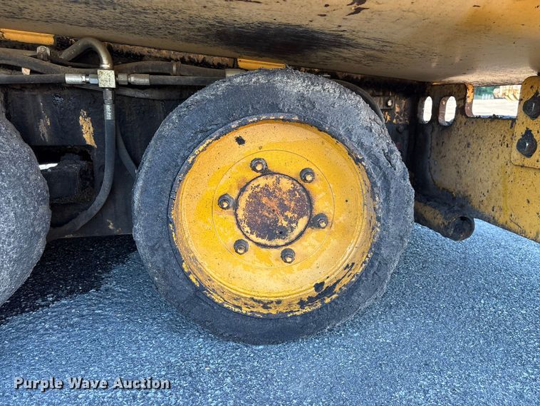 image for item EF1256 2012 Volvo PF6170 paver