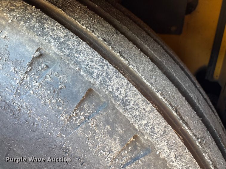 image for item EF1256 2012 Volvo PF6170 paver