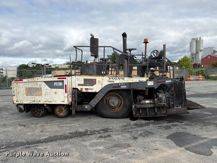 image for item EF1257 2011 Volvo PF2181 paver