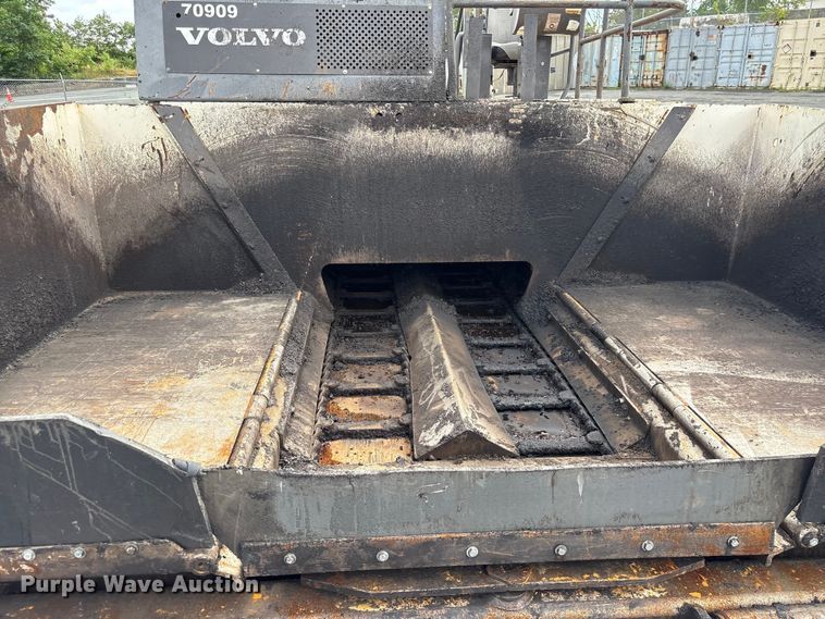 image for item EF1257 2011 Volvo PF2181 paver