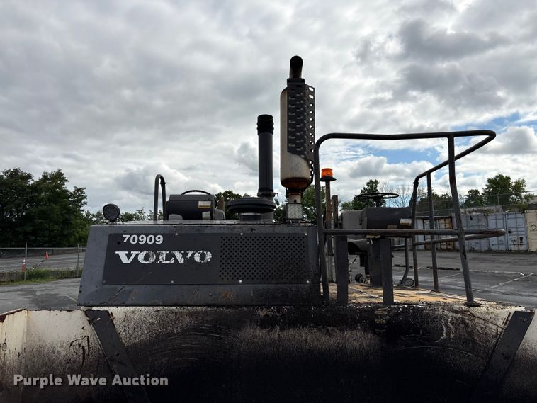 image for item EF1257 2011 Volvo PF2181 paver