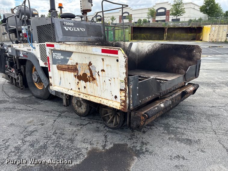 image for item EF1257 2011 Volvo PF2181 paver