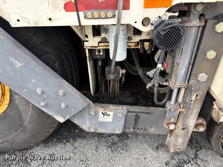 image for item EF1257 2011 Volvo PF2181 paver
