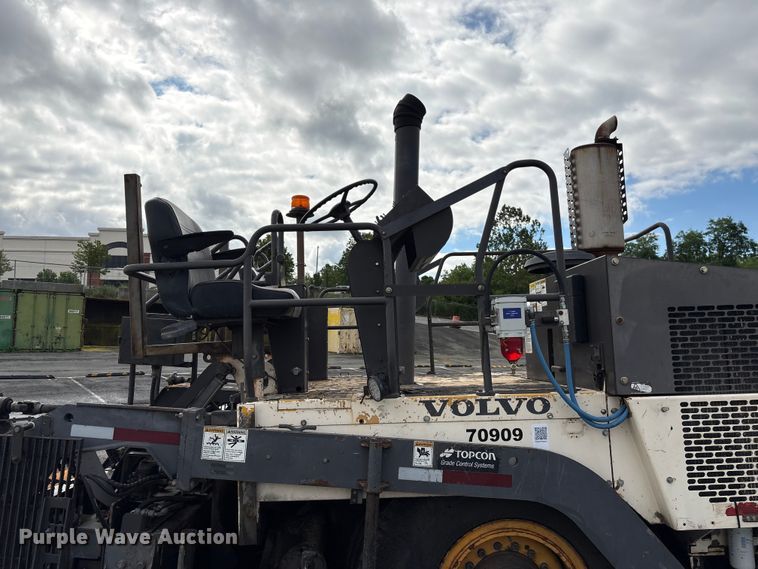image for item EF1257 2011 Volvo PF2181 paver