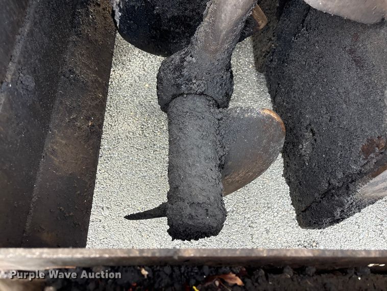 image for item EF1257 2011 Volvo PF2181 paver