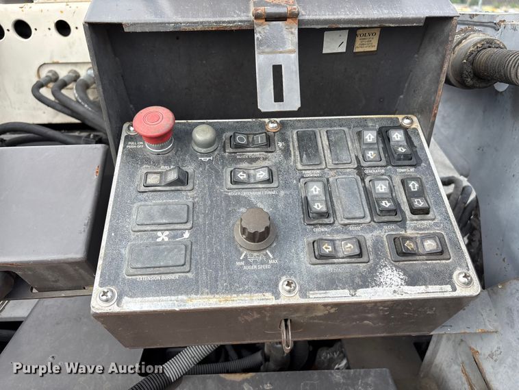 image for item EF1257 2011 Volvo PF2181 paver