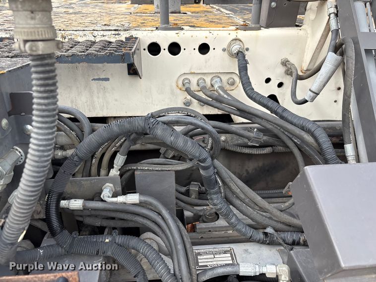 image for item EF1257 2011 Volvo PF2181 paver