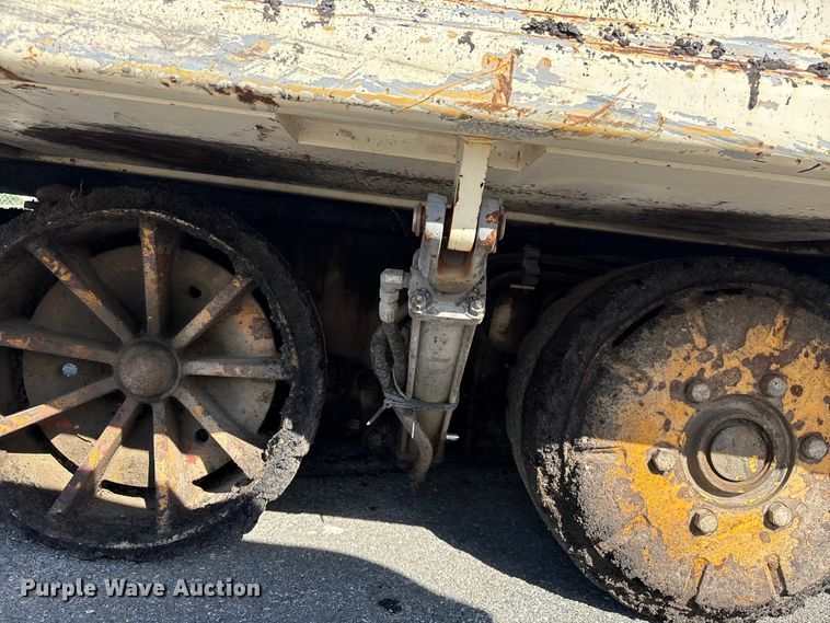 image for item EF1257 2011 Volvo PF2181 paver
