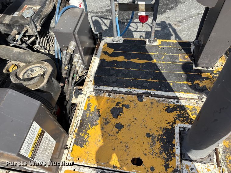 image for item EF1257 2011 Volvo PF2181 paver
