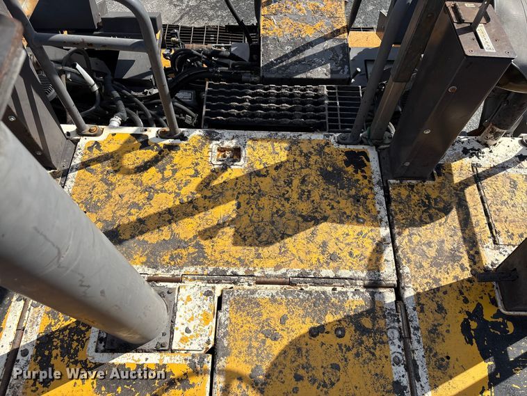 image for item EF1257 2011 Volvo PF2181 paver