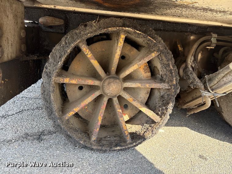 image for item EF1257 2011 Volvo PF2181 paver