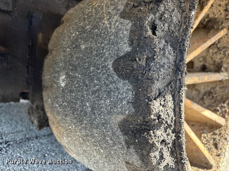 image for item EF1257 2011 Volvo PF2181 paver