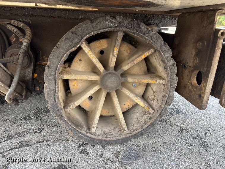 image for item EF1257 2011 Volvo PF2181 paver