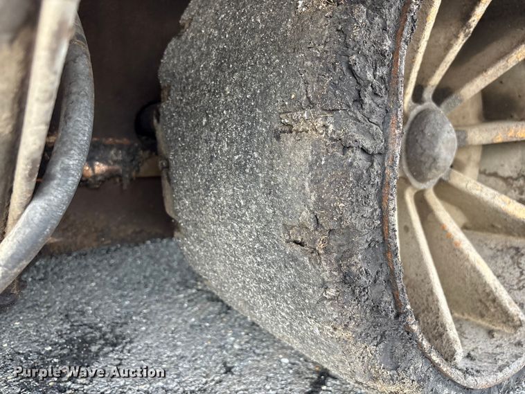 image for item EF1257 2011 Volvo PF2181 paver