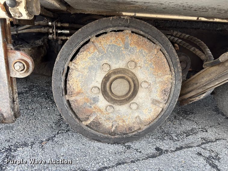 image for item EF1257 2011 Volvo PF2181 paver