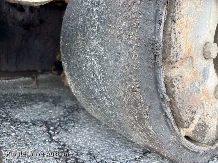 image for item EF1257 2011 Volvo PF2181 paver