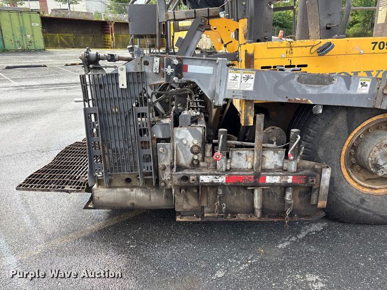 image for item EF1258 2014 Volvo PF2181 paver