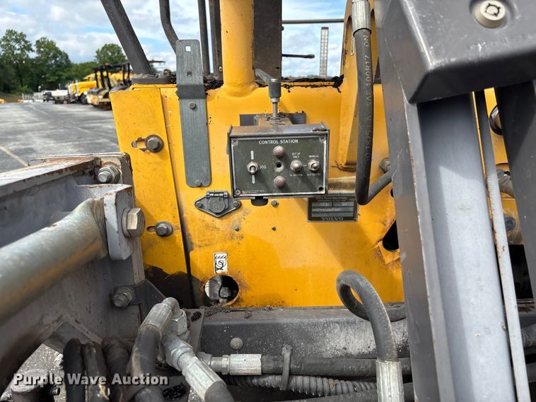 image for item EF1258 2014 Volvo PF2181 paver