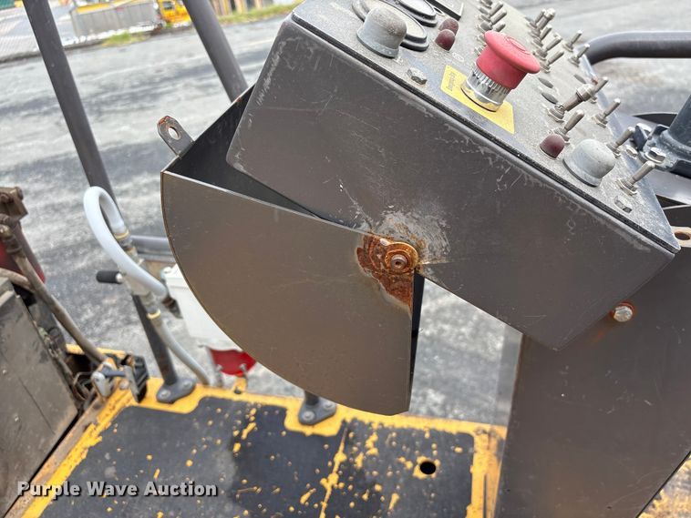 image for item EF1258 2014 Volvo PF2181 paver